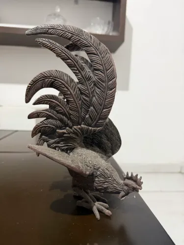 Galo em bronze