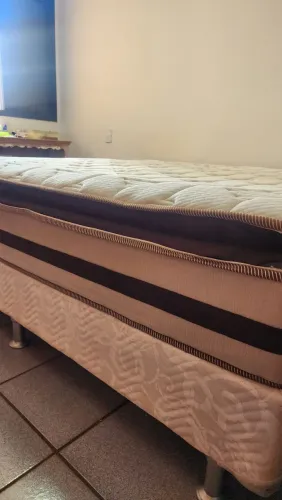 Colchão king size Copel. Preço original 7.000. Vendo por 1.600