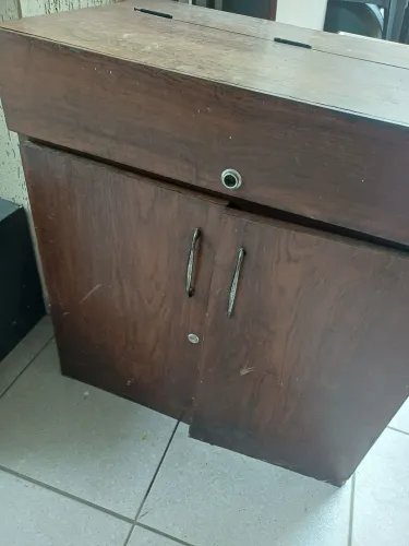 Escrivaninha antiga