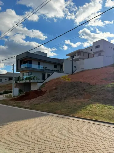 Vendo um terreno com 335 metros quadrados em Urbanova - São José dos Campos - SP