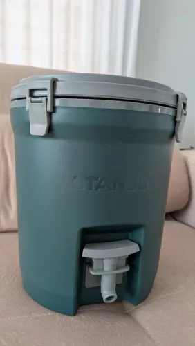 Jug Térmica Stanley verde 7.5L