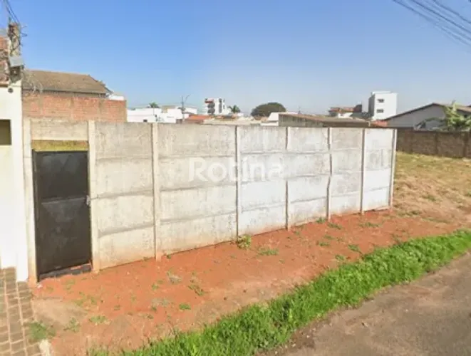 Terreno residencial à venda no Bairro Santa Rosa, em Uberlândia