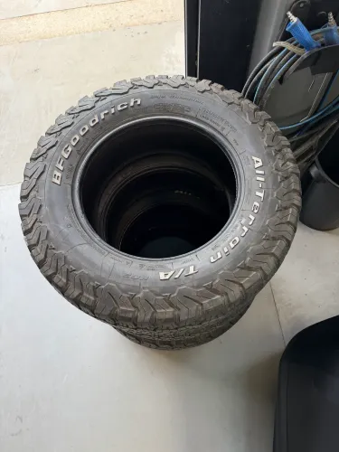 Excelente Pneus BF 285/65-18R