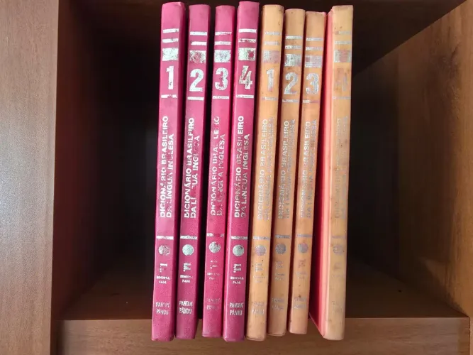 Vendo coleção de dicionário brasileiro da língua portuguesa- 8 volumes- somente venda.