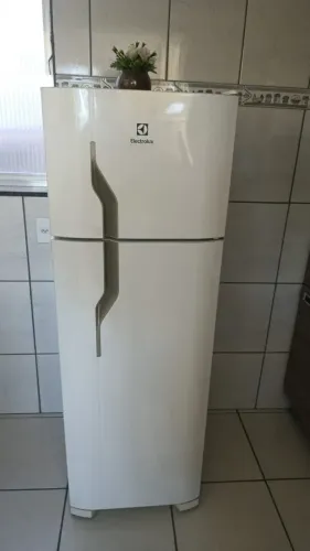Geladeira Electrolux Cycle Defrost 260l 
