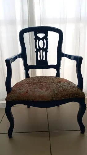 Cadeira de sala imponente e super confortável 