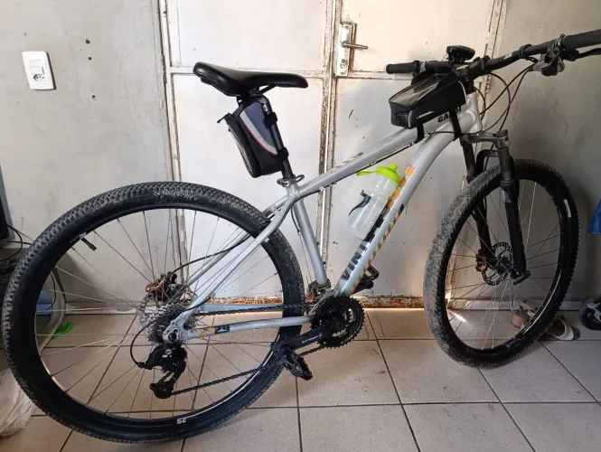 Bicicleta aro 29 com acessórios