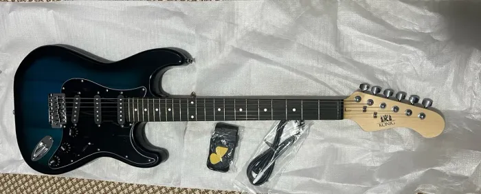 Guitarra Konig Stratocaster
