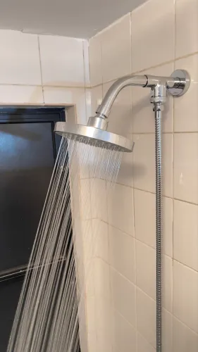 Chuveiro a gás com chuveirinho 