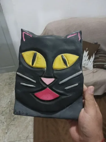 Peça artesanal em formato de gato preto, LEIA O ANÚNCIO