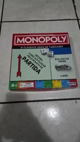 Jogo de Tabuleiro Monopoly (Hasbro) - O Clássico