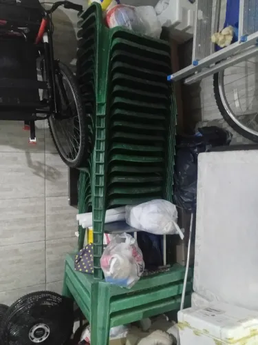 Mesa plástica com cadeiras