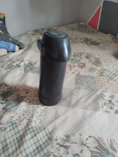 Vendo uma garrafa de café 