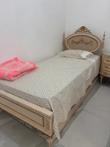 Cama de solteiro estilo Luis XVI
