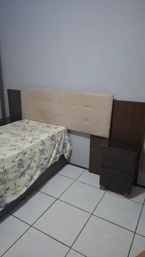 Cabeceira de Cama em excelente estado