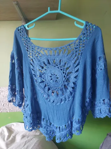 Blusa com bordados Tam.G/GG- Seminova