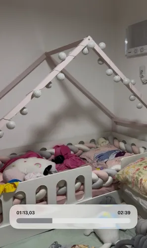 Bicama montessoriana com cama auxiliar e casinha