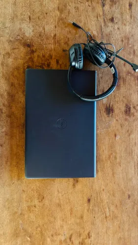Vendo notebook Dell Inspiron 15 3530 + Fone, 10 meses de uso perfeito estado.