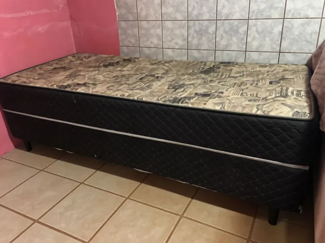CAMA DE SOLTEIRO COM COLCHÃO | FIRME | R$ 400