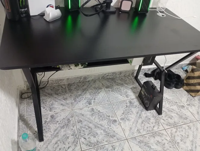 Mesa gamer semi nova 3 meses de uso