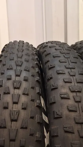 Pneus Fat Bike Maxxis Minion FBF/FBR 27.5x3.8 (usados)
