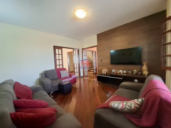 Casa com 5 Quartos à venda, 414m² - Camargos