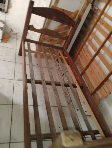 Cama de sucupira maciça de solteiro
