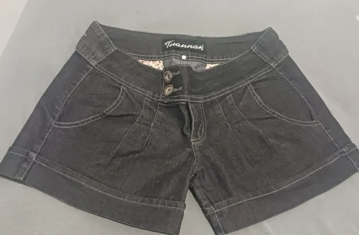 Shorts jeans feminino tamanho 40 cor escura semi novo