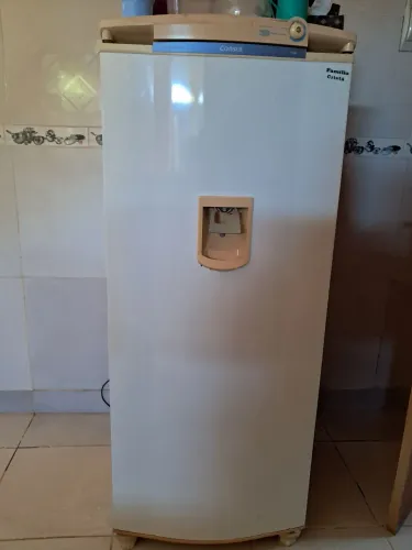 Vendo uma geladeira 