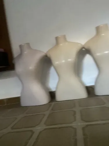 Vendo manequins de meio corpo