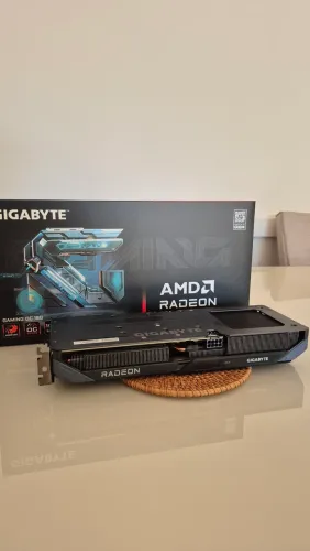 Placa de Vídeo RX 9060 XT - 16GB - Gigabyte OC