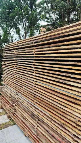 110 tábuas em madeira demolição peroba e canela