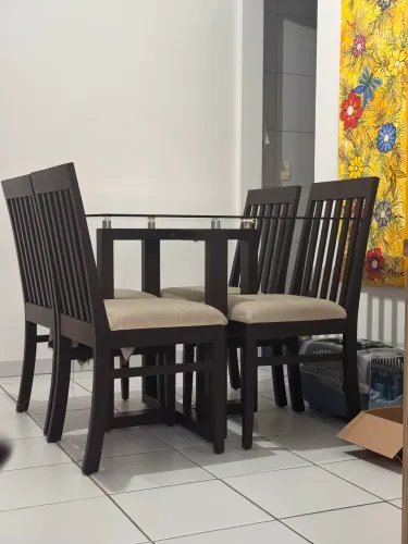 Mesa de vidro, 4 lugares