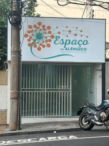 ALUGA-SE SALÃO COMERCIAL