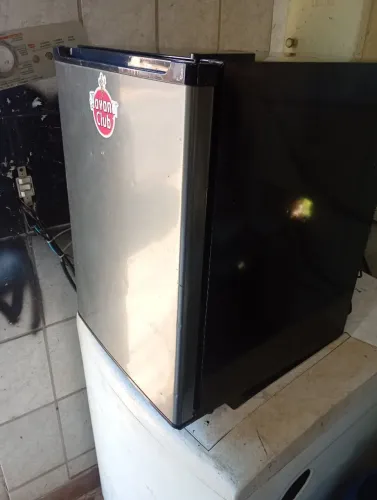 Vendo frigobar com garantia de três meses aceito cartão