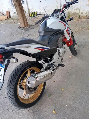 CB 300 Muito bem conservada 