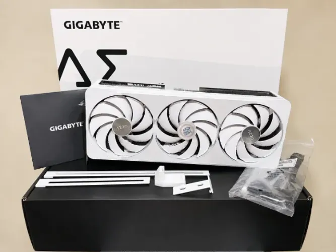 Placa de Vídeo RTX 5070 Ti Gigabyte AERO