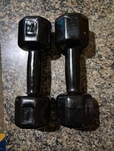 Vendo dois halteres emborrachados de 7kg por 180 reais 