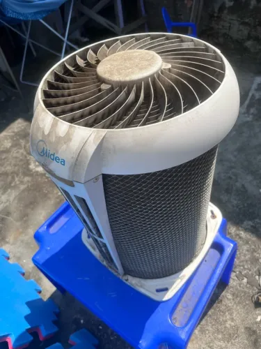 Condensador de ar inverter midea usado 