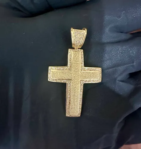 Crucifixo em ouro 18k