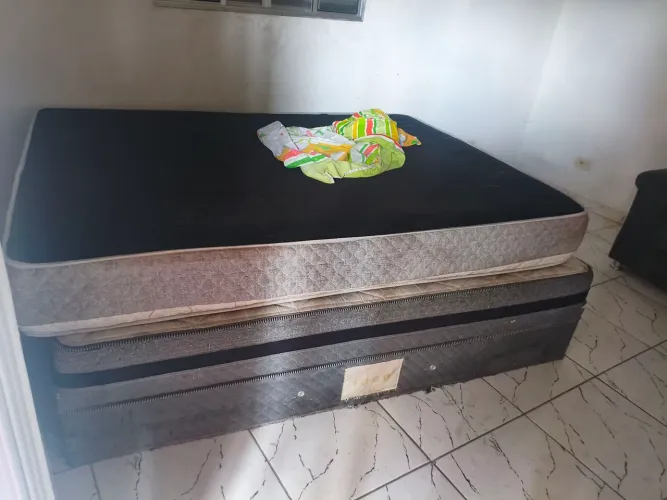 Cama e colchão casal 