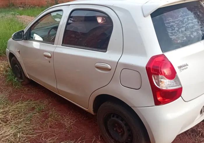 Toyota Etios X 1.3 Flex 16V 5P Mec. 2015