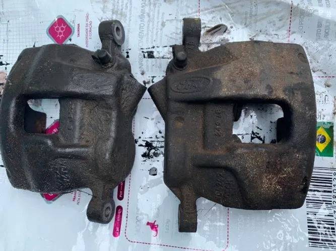 Pinça de freio dianteira ford transit original cada 350 reais