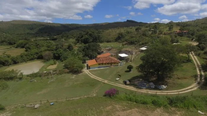 Fazenda 84 ha, toda margeada por nascente Serra do Cipo.
