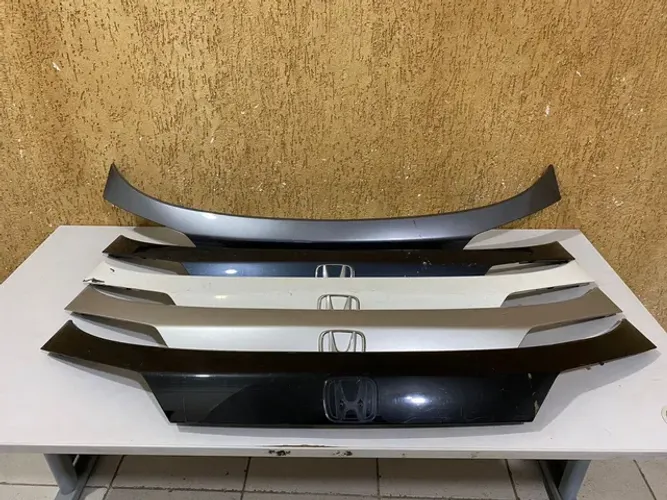 Aplique / Moldura da tampa traseira HRV / HR-V 2015/2016/2017/2018/2019/2020/2021