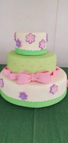 Bolo decorativo em biscuit para festas tema Primavera - usado