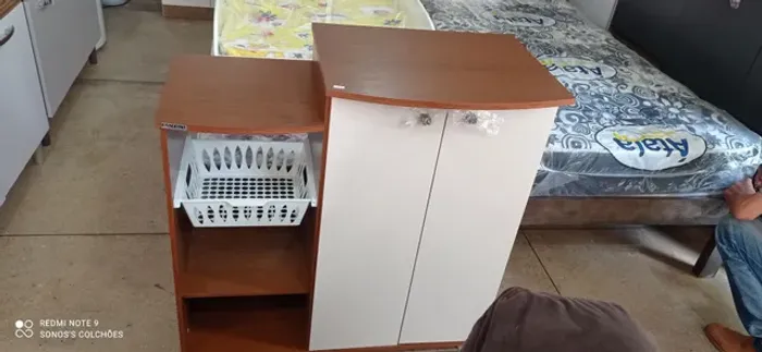 ARMÁRIO FRUTEIRA COM RODINHAS