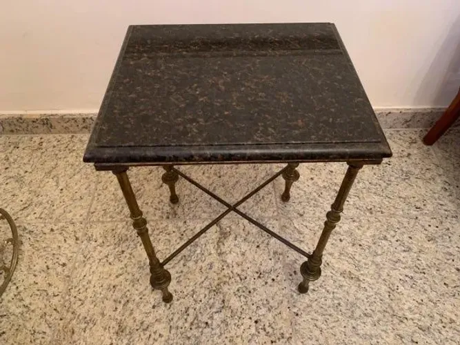 ANTIGA MESA EM BRONZE dos ANOS 60, com TAMPO EM MÁRMORE