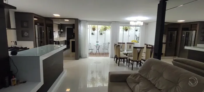 CASA RESIDENCIAL COM VIABILIDADE COMERCIAL