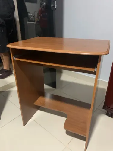 MESA DE COMPUTADOR PRÁTICA R$ 230,00 A VISTA